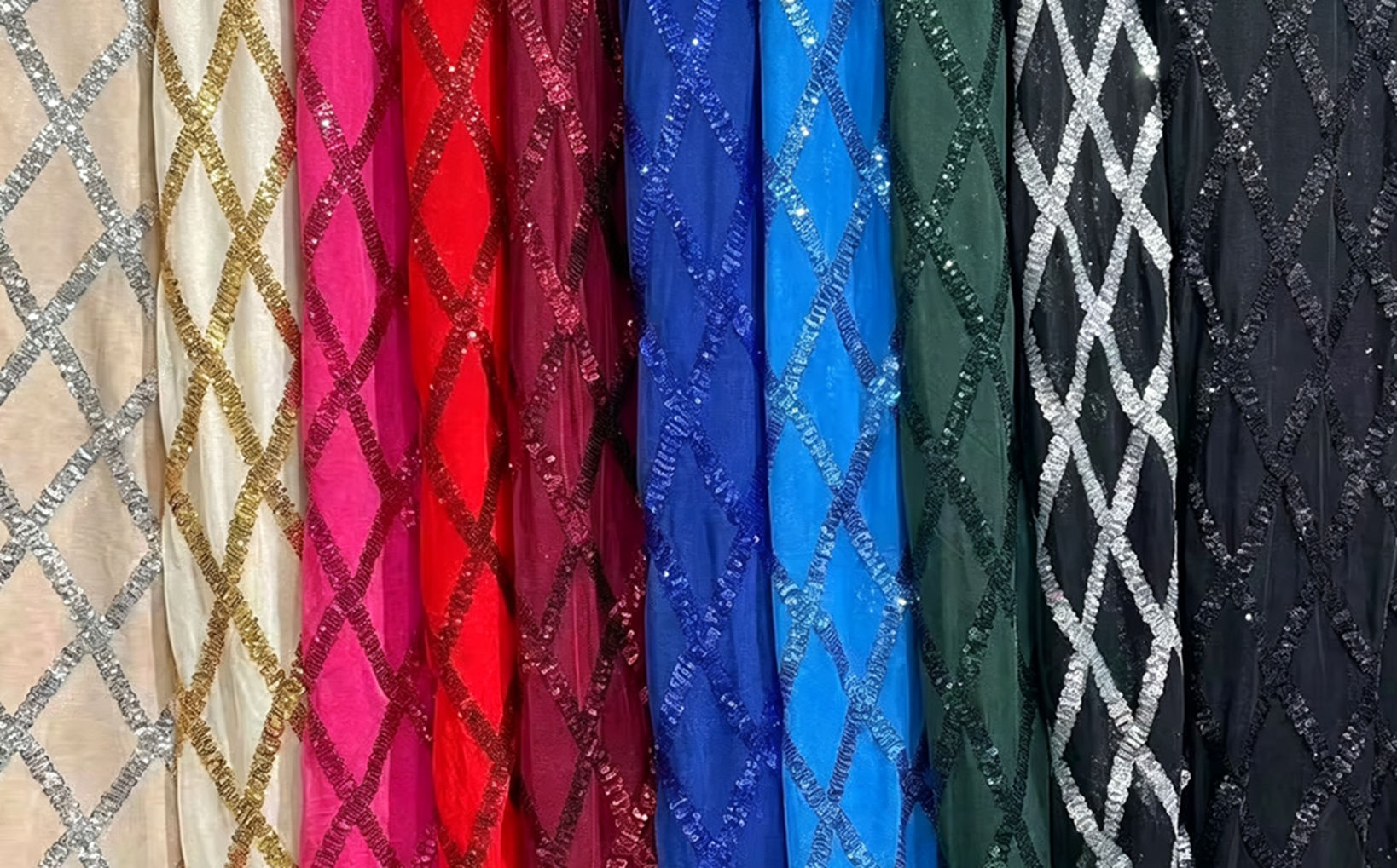 ผ้าตาข่ายปักเลื่อมลายตารางเพชร - Crystal Mesh Fabric บทวิจารณ์และราคา
